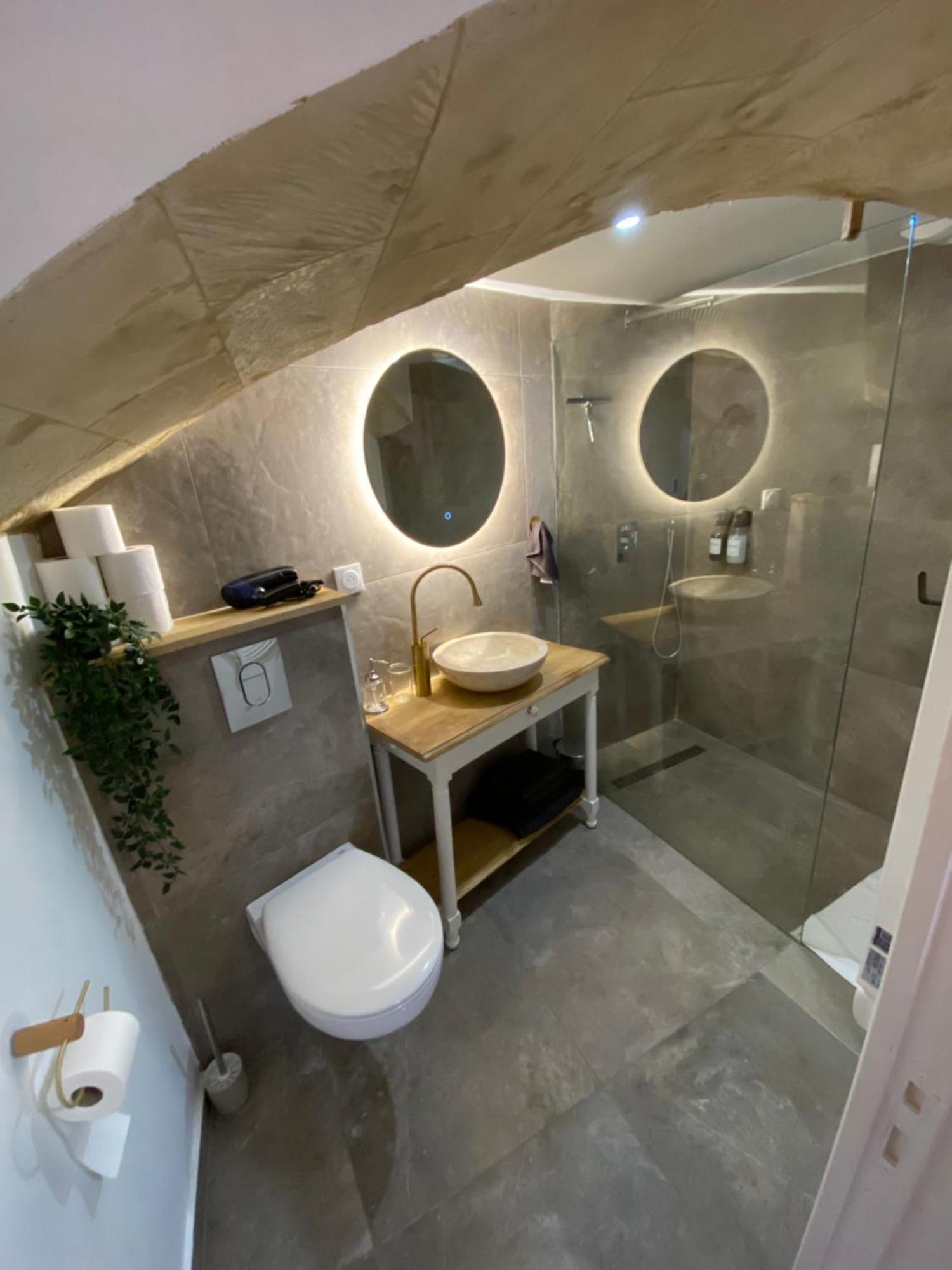 Suite Atypique En Plein Centre De Pontoise Extérieur photo